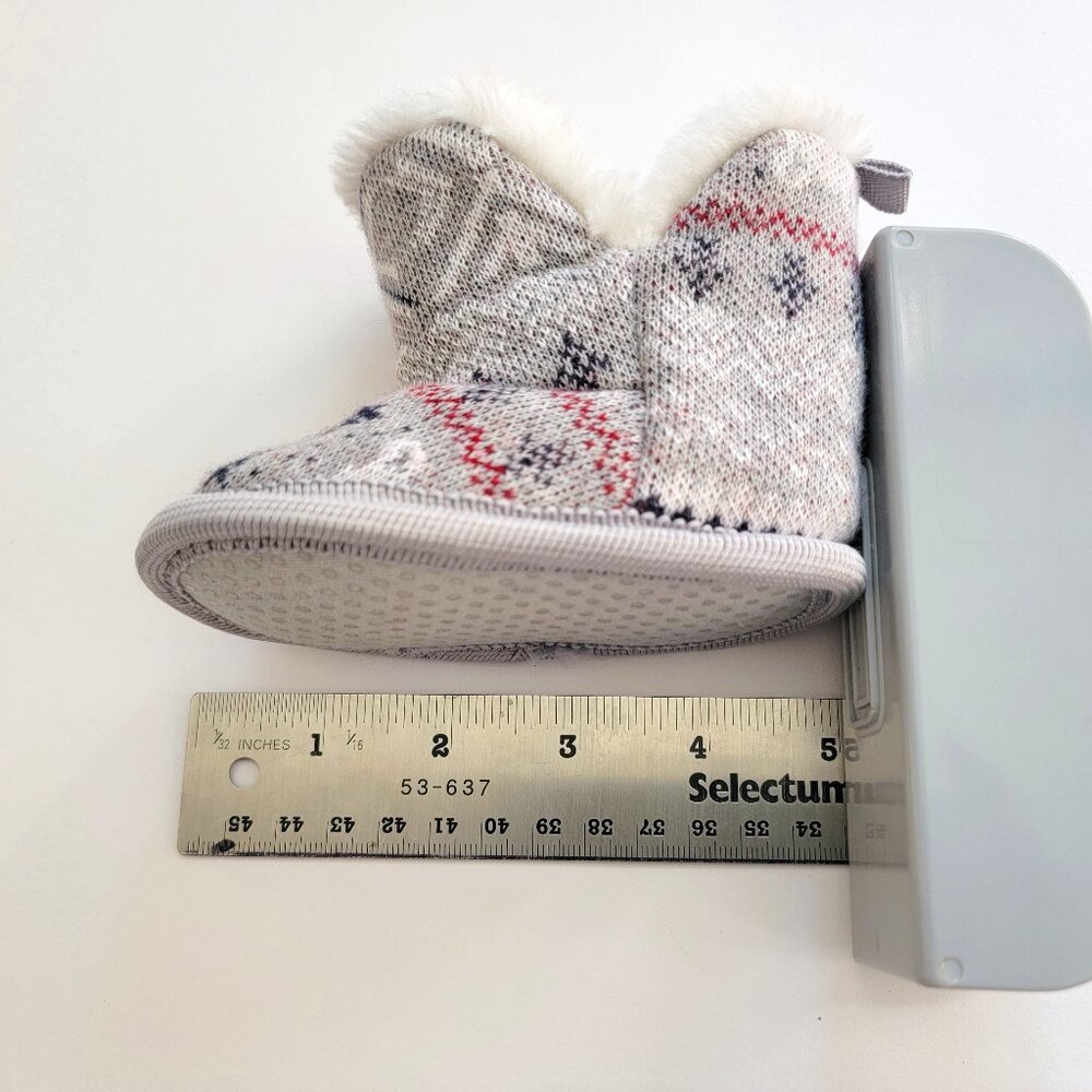 Knit booties faux sherpa, 5" outside sole length, great condition